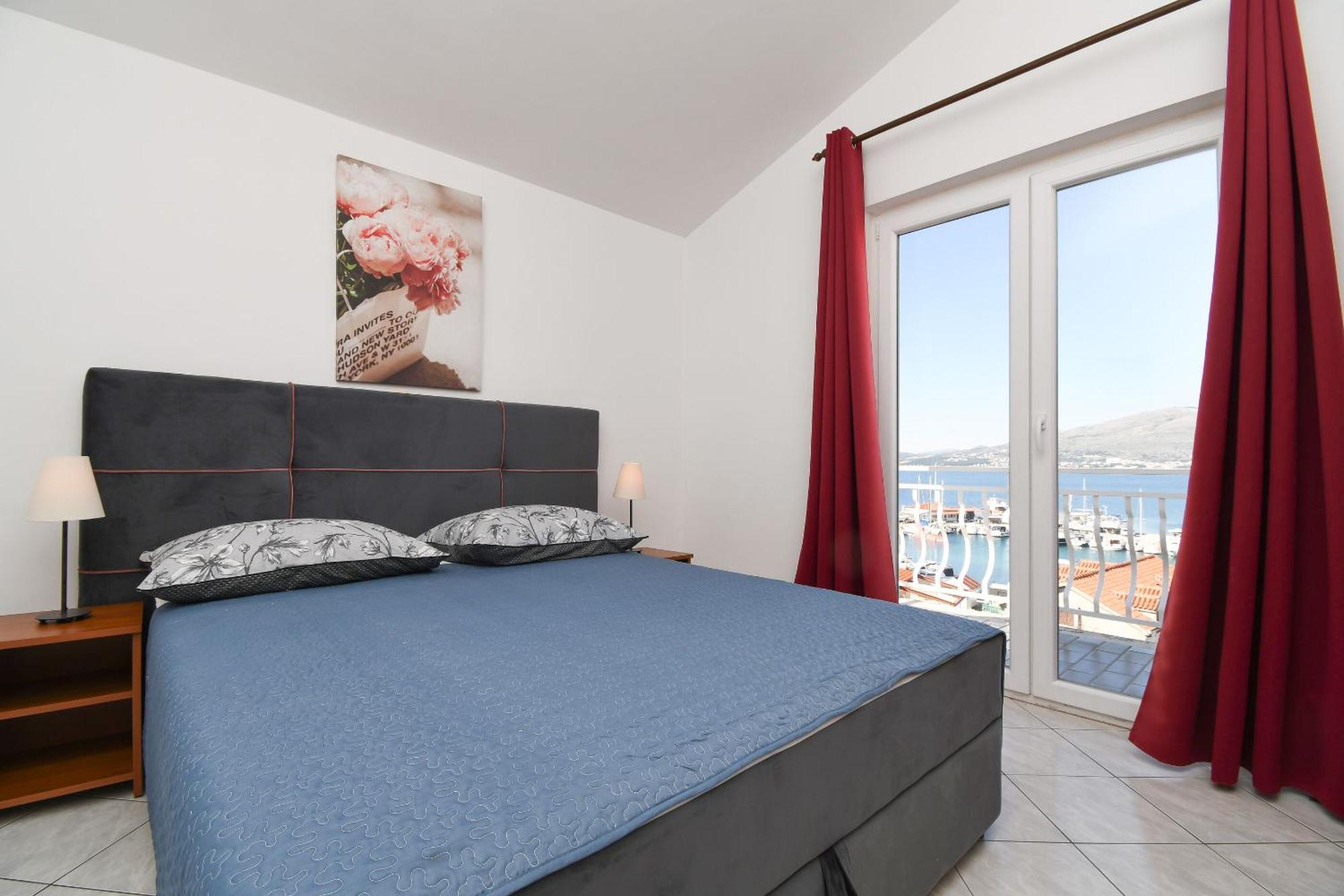 Apartments Biserka - 50 M From Beach Trogir Exterior foto