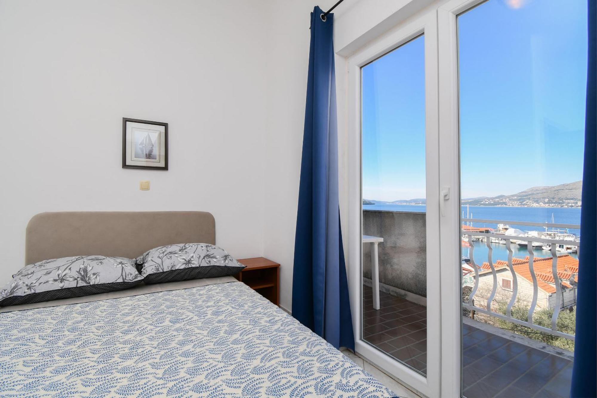 Apartments Biserka - 50 M From Beach Trogir Exterior foto