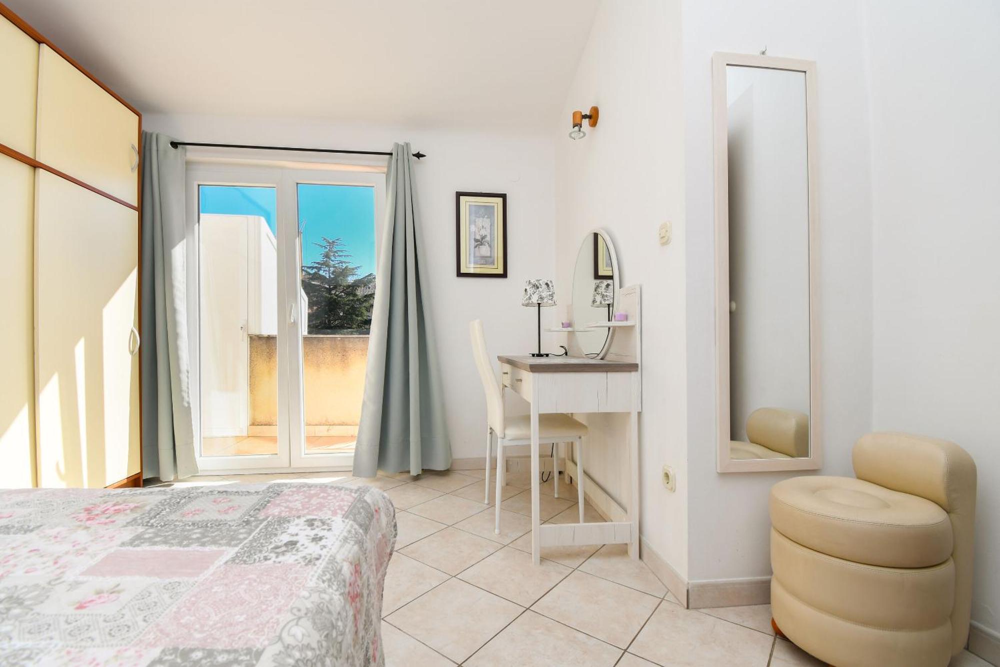 Apartments Biserka - 50 M From Beach Trogir Exterior foto