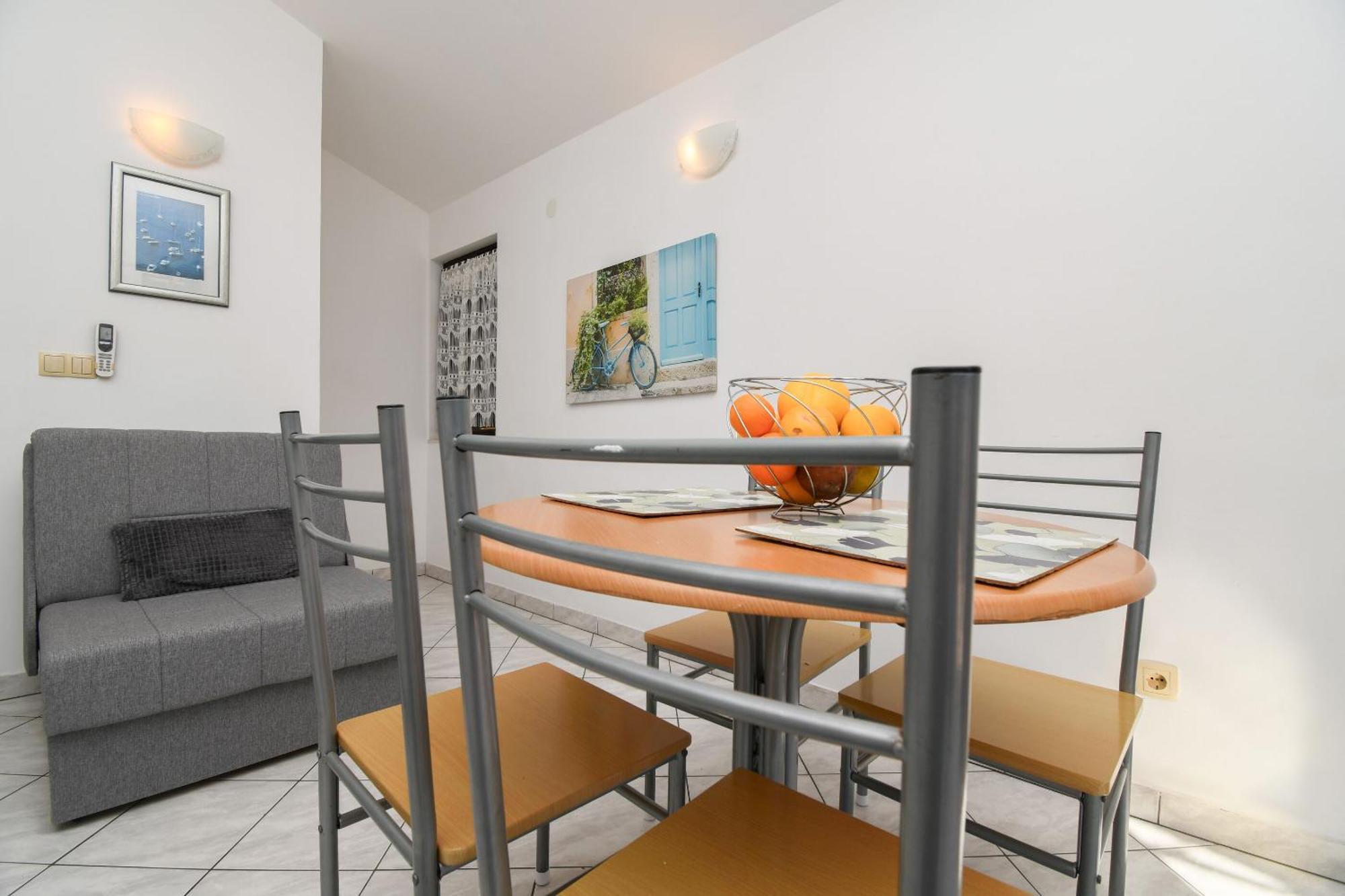 Apartments Biserka - 50 M From Beach Trogir Exterior foto