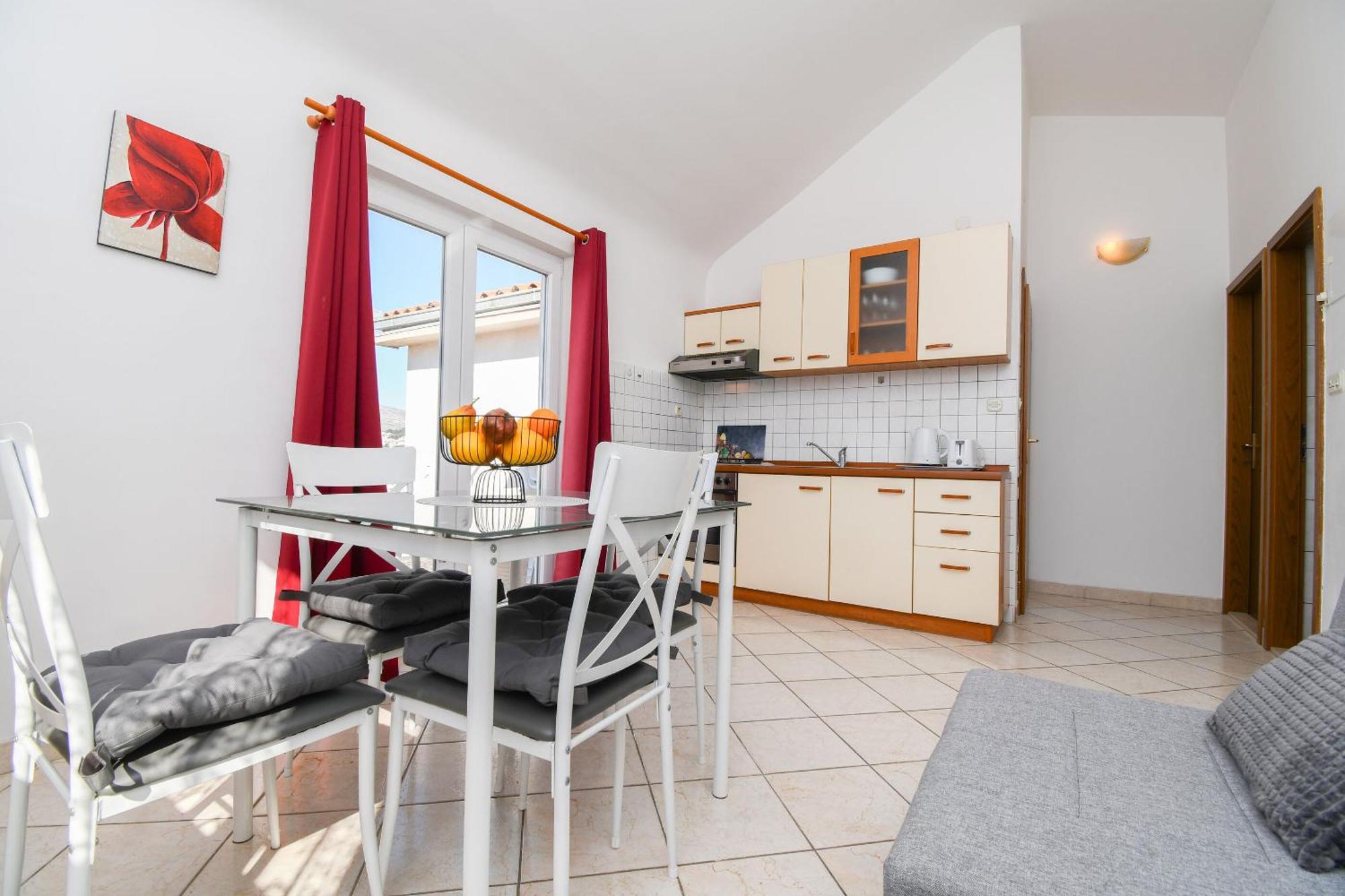 Apartments Biserka - 50 M From Beach Trogir Exterior foto